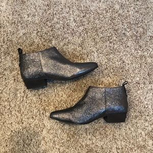 NWOT Seychelles Metallic Ankle Bootie